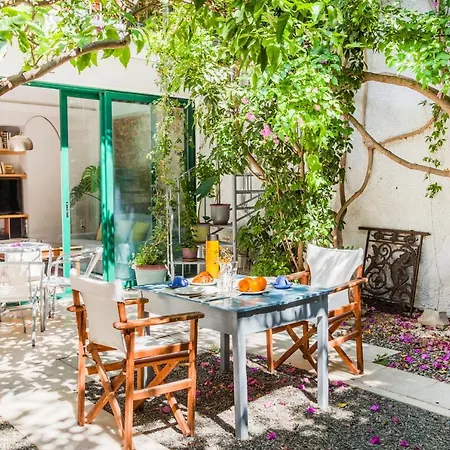 Holiday home Athenian Yard Near Acropolis
