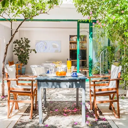 Holiday home Athenian Yard Near Acropolis *